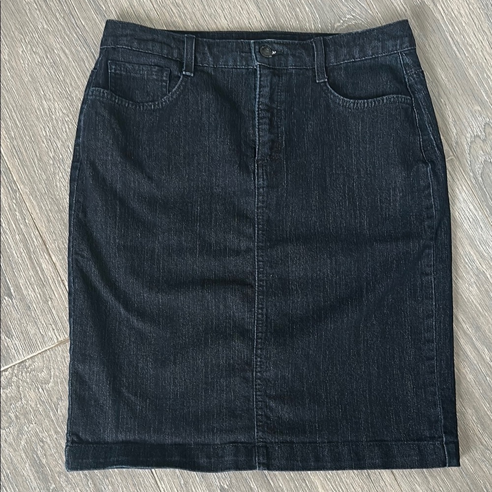 Sleek Black Pencil Skirt